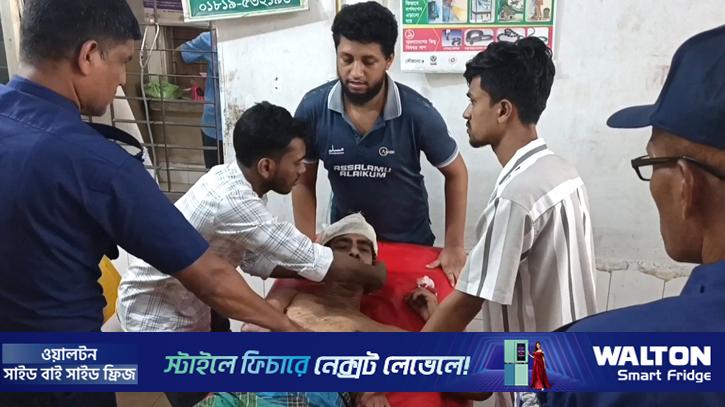 ছেলেসহ ৩ জনকে কুপিয়ে ছাদ থেকে লাফ অবসরপ্রাপ্ত পুলিশের, হাসপাতালে মৃত্যু