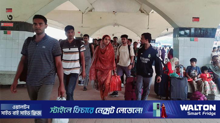 বাড়তি ছুটি শেষে কমলাপুরে ফিরতি মানুষের ঢল