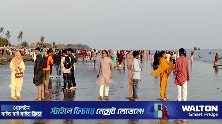 ঈদের তৃতীয় দিনে জনসমুদ্র কুয়াকাটা