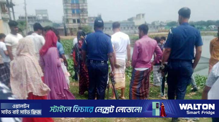 জলাশয়ে ভাসছিল নবজাতকের মরদেহ