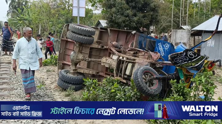 ঝিনাইদহে ট্রেনের ধাক্কায় লাটাহাম্বা চালক নিহত