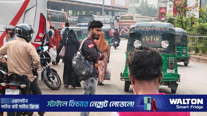 ঈদ ফিরতিযাত্রা: মহাখালী বাস টার্মিনালে হাজারো মানুষের ভিড়