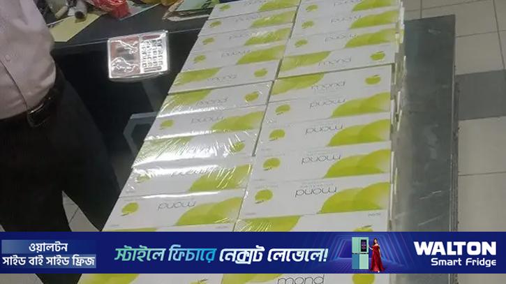 শাহ আমানতে ৩০০ কার্টন বিদেশি সিগারেট জব্দ