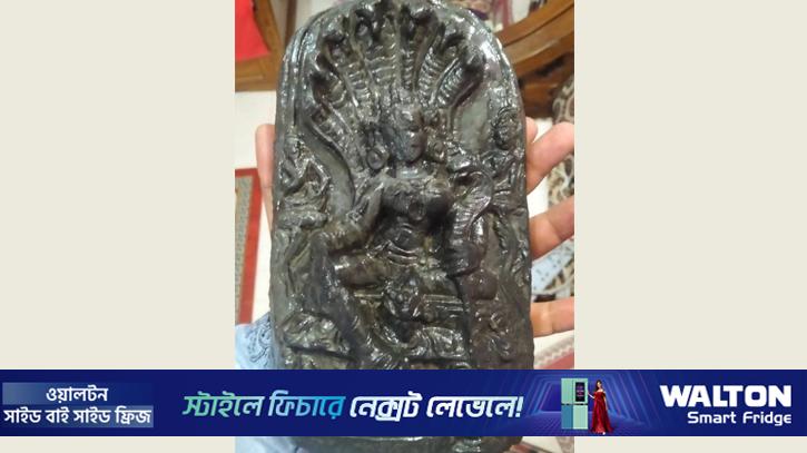 পুকুরে মাছ ধরতে গিয়ে মিলল পাথরের প্রাচীন মূর্তি