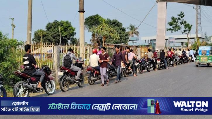 কেরানীগঞ্জে ফিলিং স্টেশনে তেলের জন্য দীর্ঘ লাইন