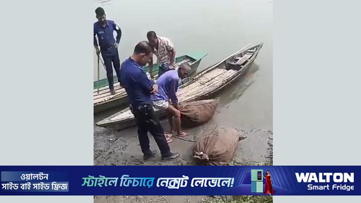 জেলের জালে উঠে এল দুই বস্তা সরকারি ওষুধ