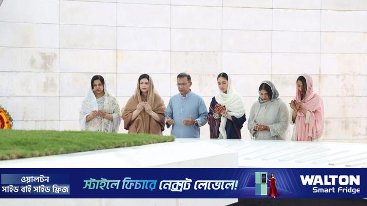 সপরিবারে মা-বাবার কবর জিয়ারত করলেন প্রধানমন্ত্রী