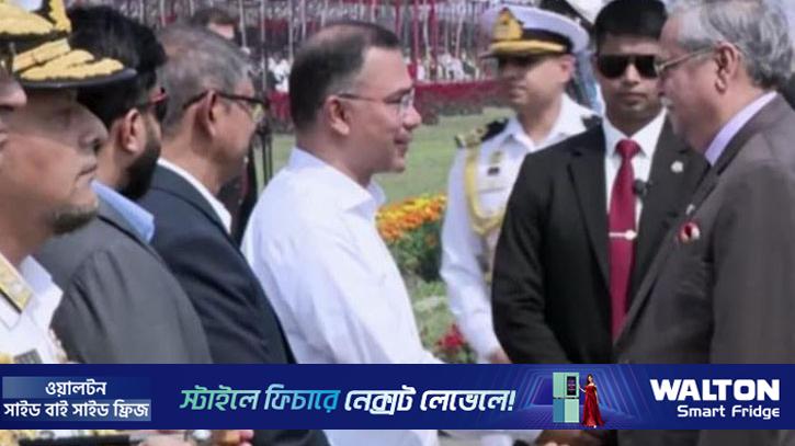 স্বাধীনতা দিবসের কুচকাওয়াজ দেখলেন রাষ্ট্রপতি ও প্রধানমন্ত্রী