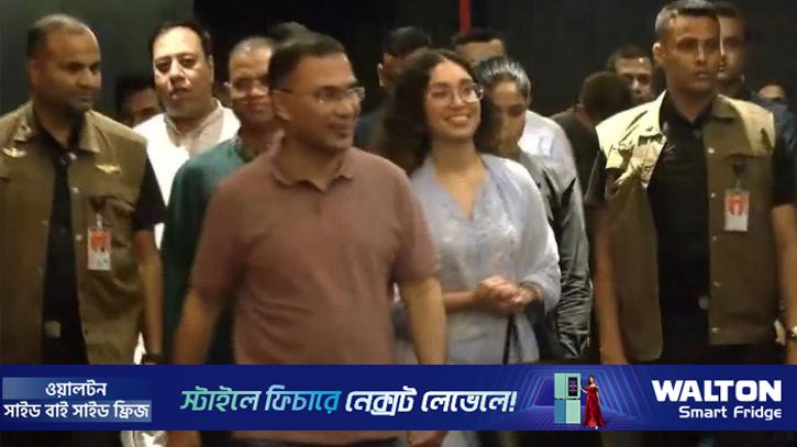 মেয়ের সঙ্গে হলে সিনেমা উপভোগ করলেন প্রধানমন্ত্রী