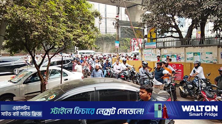 জ্বালানি সংকটে পাম্পে দীর্ঘ লাইন, ভোগান্তিতে চালকরা