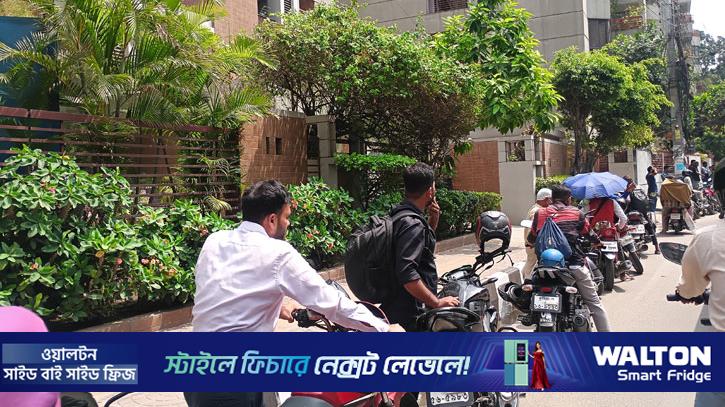 জ্বালানি সংকট: দীর্ঘ লাইনে দাঁড়িয়ে কাটছে দিন-রাত