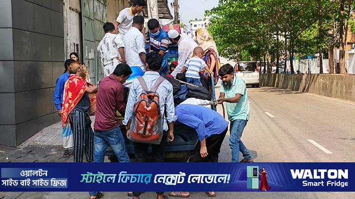 সব বাধা পেরিয়ে বাড়ির পথে ছুটছেন রাজধানীবাসী