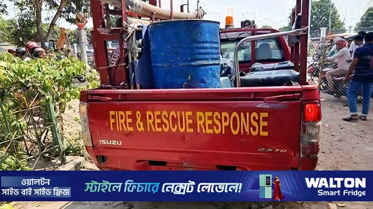 অফিসের কাগজে ব্যক্তিগত তেল নিয়ে ধরা চার ফায়ার সার্ভিস কর্মী