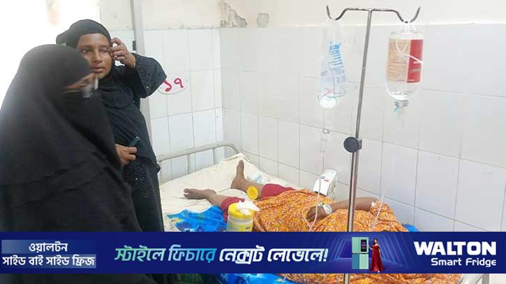 চাঁদপুরে লঞ্চে সন্তান প্রসব, মিষ্টি খেতে দেওয়া হলো টাকা  