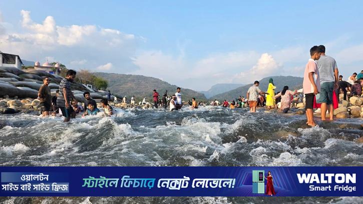 ঈদের ছুটির শেষে দিনেও সিলেটে পর্যটকের ঢল