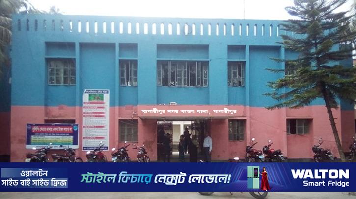 মাদারীপুরে ট্রাকচাপায় মোটরসাইকেলের দুই আরোহী নিহত