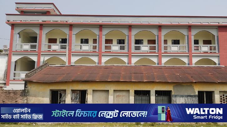 শ্রেণিকক্ষে অচেতন পড়ে ছিল স্কুলছাত্রী, মিলেছে ধর্ষণের আলামত