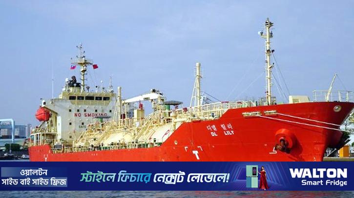 এলপিজি নিয়ে চট্টগ্রাম বন্দরে দুই জাহাজ, পথে আরো চারটি