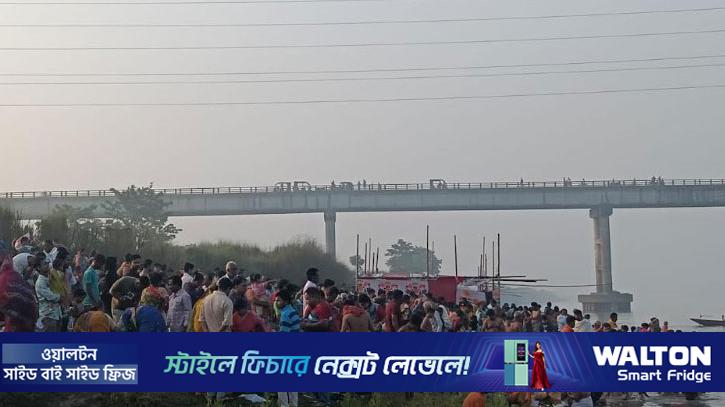 হোসেনপুরে অষ্টমী স্নানে পুণ্যার্থীর ঢল