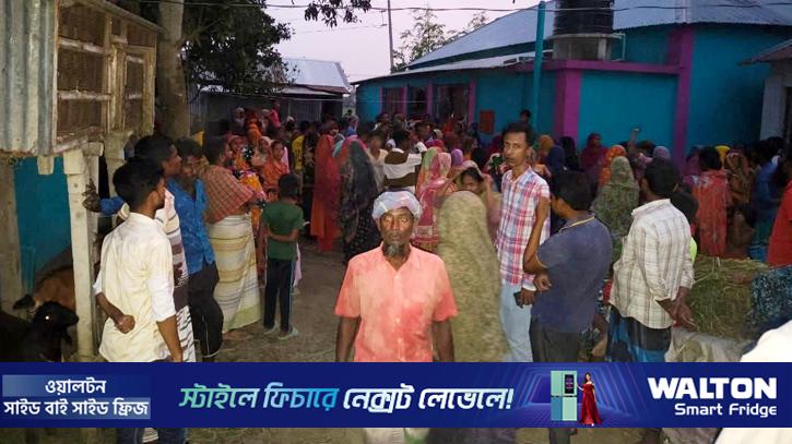 ঝড় নেই বৃষ্টি নেই, বিনা মেঘে বজ্রপাত, থেমে গেল তিন জীবন