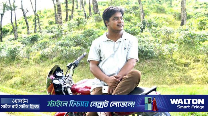 সন্তানের গলায় ছুরি ধরে শিক্ষকের টাকা ছিনতাই