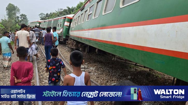 নীলসাগর এক্সপ্রেস লাইনচ্যুত: সহকারী স্টেশন মাস্টার সাময়িক বরখাস্ত