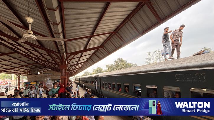 ট্রেনের ছাদে ভ্রমণের সময় সেতুর গার্ডারে ধাক্কা, যুবকের মৃত্যু