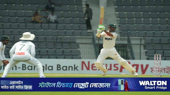 সালমান-রিজওয়ানের জোড়া ফিফটি, লড়ছে পাকিস্তান