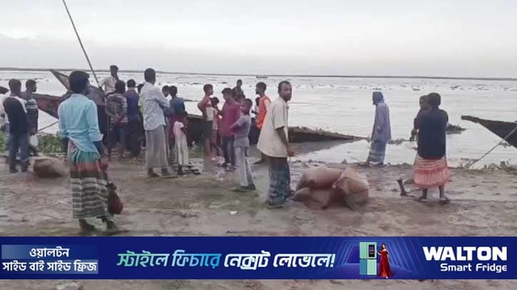 গাইবান্ধায় ৪৬৭ বস্তা ভিজিএফ চাল ভর্তি ২ নৌকা ডুবি