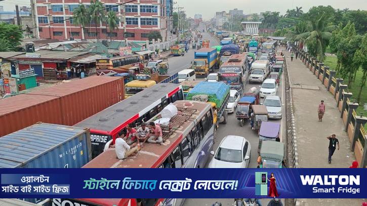 চন্দ্রায় ১০, নবীনগরে ৫ কিমি জুড়ে যানবাহনে ধীরগতি