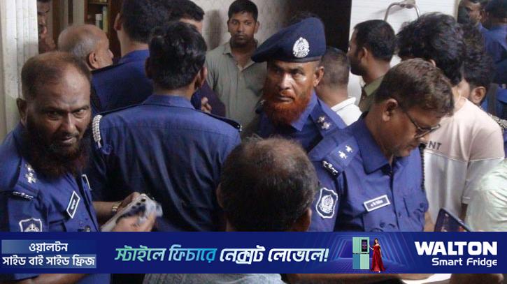 রিকশা চুরির অভিযোগে মারধর, বাথরুমে মিলল মরদেহ