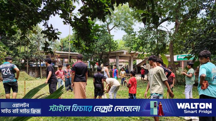 পূর্বপুরুষের প্রতি ভালোবাসায় কবরস্থান পরিষ্কারে একতাবদ্ধ তরুণরা