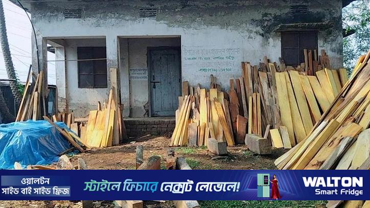 তালাবদ্ধ এআই কেন্দ্র, বিপাকে কাপাসিয়ার খামারিরা