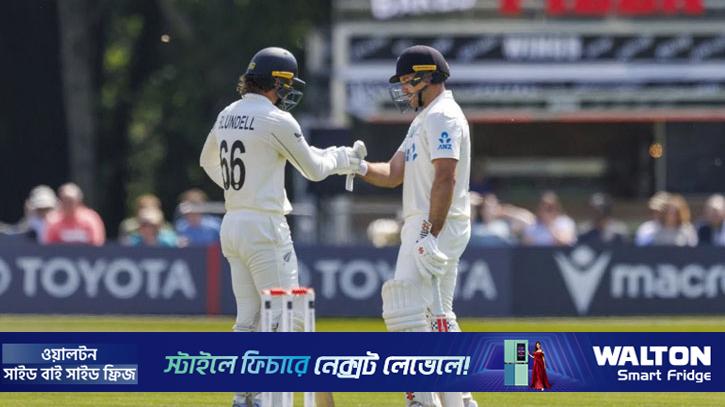ব্ল‌্যান্ডেলের ডাবল ও ফক্সক্রফটের সেঞ্চুরির আক্ষেপ, স্মিথের ৬ উইকেট