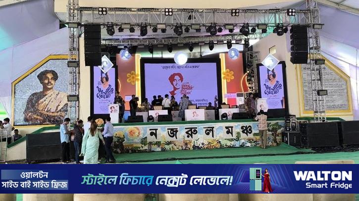প্রধানমন্ত্রীর অপেক্ষায় নজরুল মঞ্চ