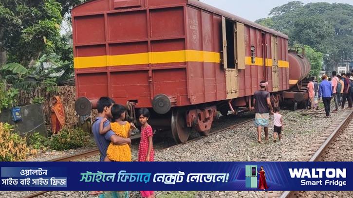 ৫ ঘণ্টা পর উত্তরবঙ্গের সঙ্গে খুলনার ট্রেন চলাচল স্বাভাবিক
