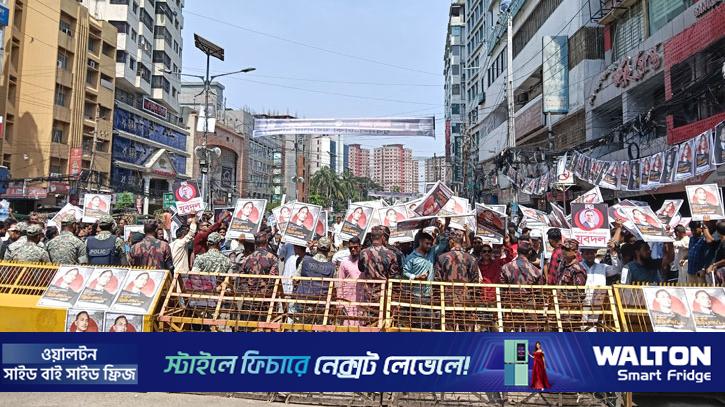 নয়া পল্টনে প্রধানমন্ত্রীর আগমনকে ঘিরে ভিড়