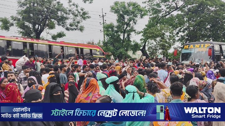 বেতনের দাবিতে মহাসড়ক অবরোধ, পুলিশের টিয়ারগ্যাস নিক্ষেপ