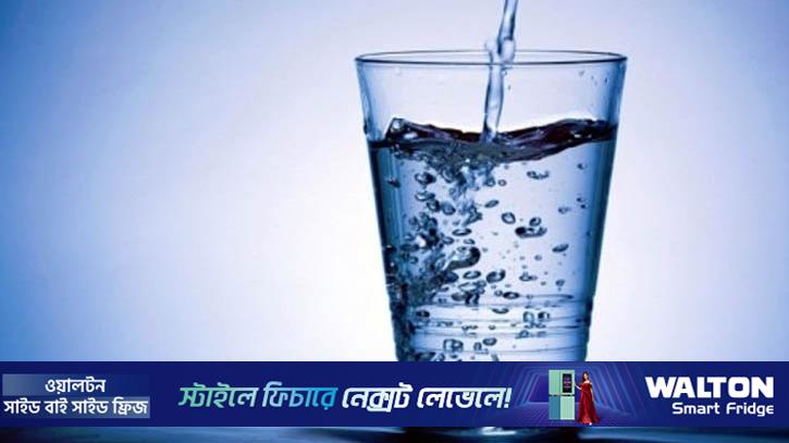 গরমে শুধু ৮ গ্লাস পানি পান করলেই হবে?