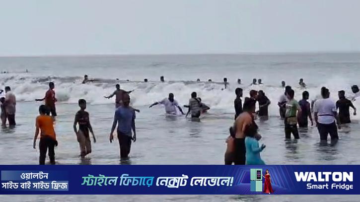 ছুটির শেষ দিনে প্রাণবন্ত কুয়াকাটা, কাটেনি ব্যবসায়ীদের হতাশা