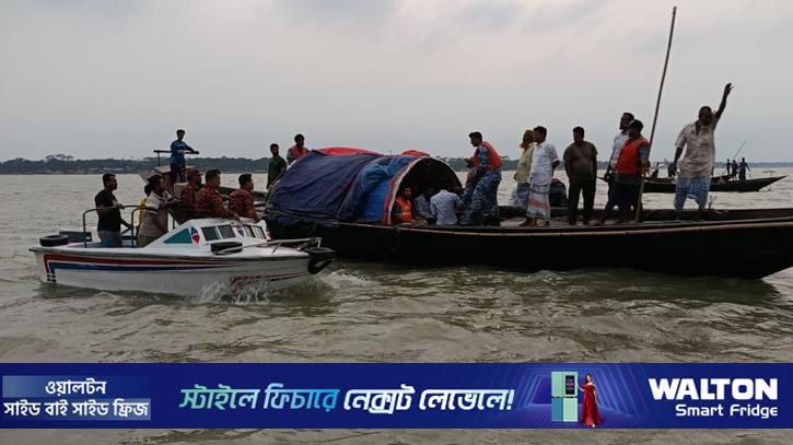 হিজলায় ঝড়ে নৌকাডুবি, বাবা-ছেলেসহ তিনজন নিখোঁজ