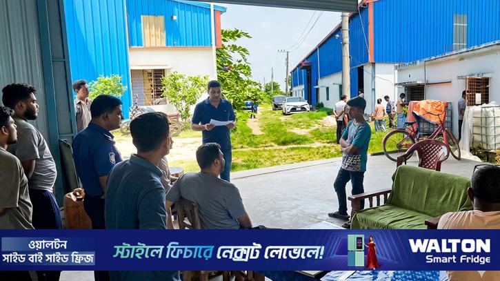কর্মকর্তা-কর্মচারীদের অস্ত্রের মুখে জিম্মি করে ডাকাতি