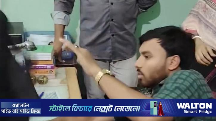 বগুড়ায় এনসিপি নেতাকে জুতাপেটা, দল থেকে অব্যাহতি