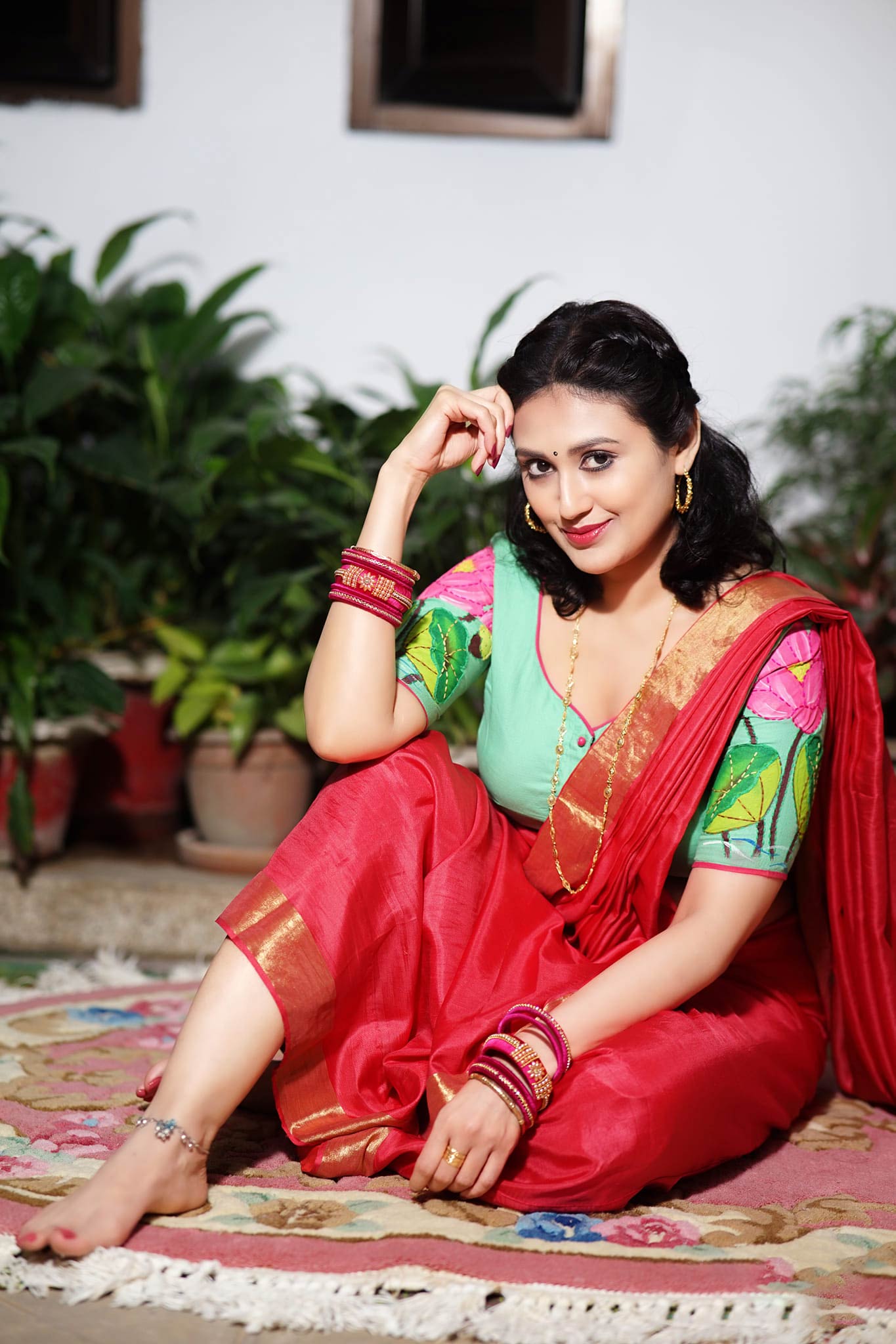 Sexy qoramagiz keksa odamni sikadi